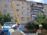 Пожарные вызволили маленького ребенка из закрытой квартиры